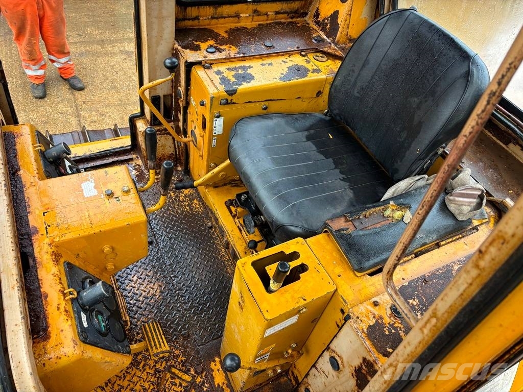 Komatsu D 41 P-3 Гусеничные бульдозеры