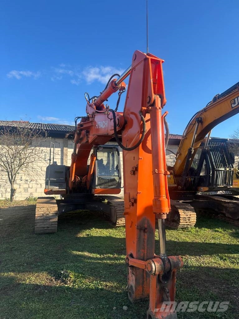 Hitachi ZAXIS 210LC Cabins and interior