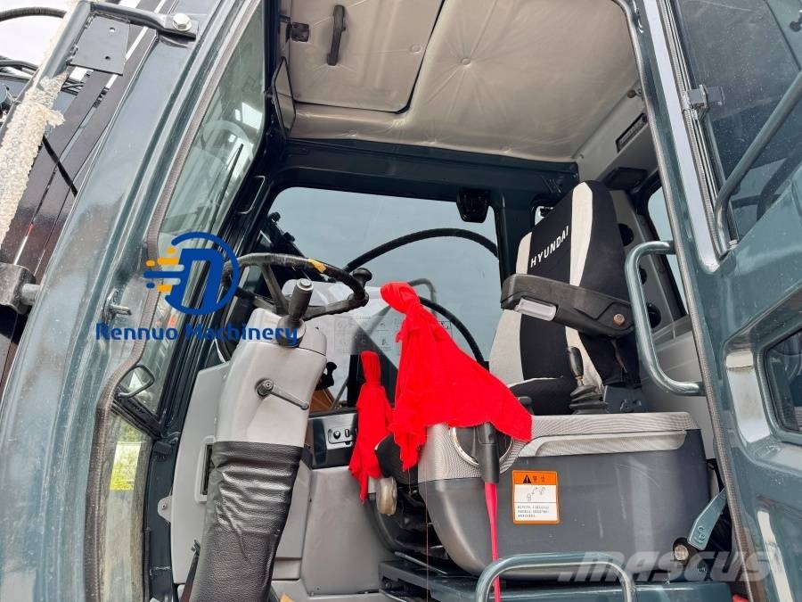 Hyundai 150 حفارات بعجل