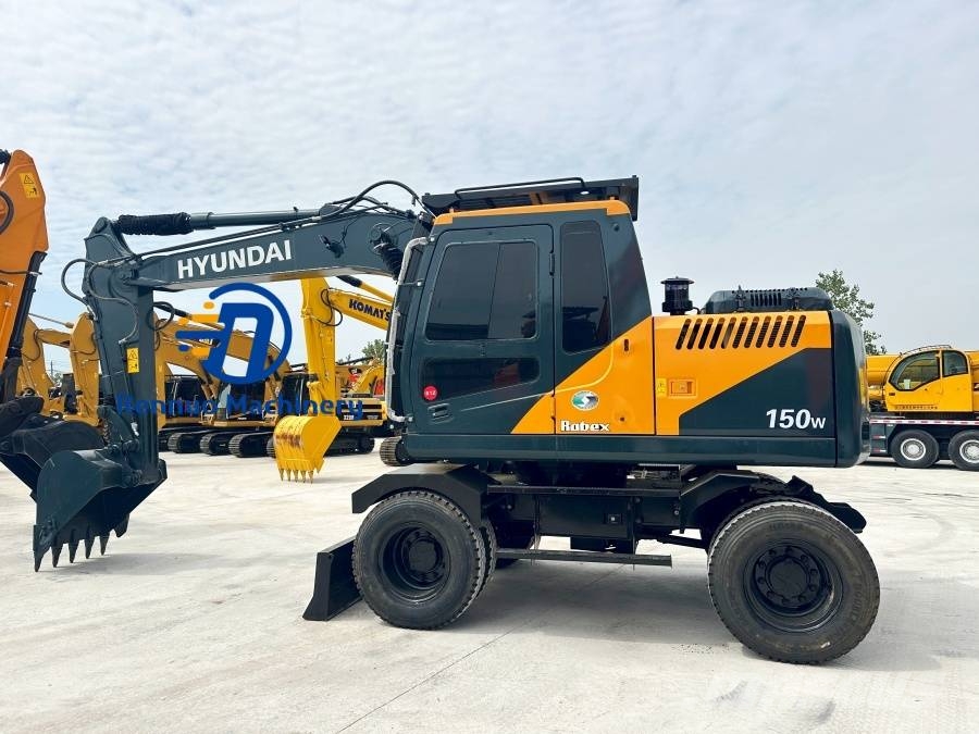 Hyundai 150 حفارات بعجل