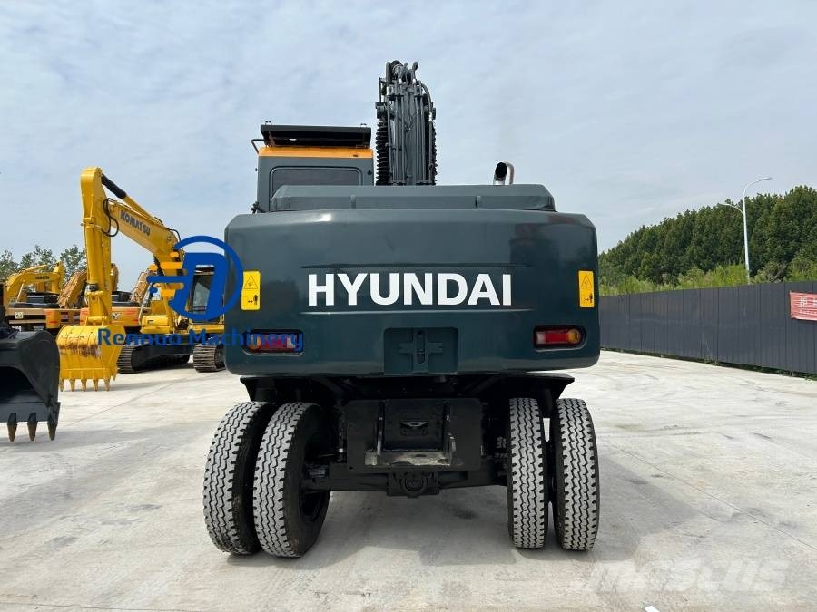 Hyundai 150 حفارات بعجل
