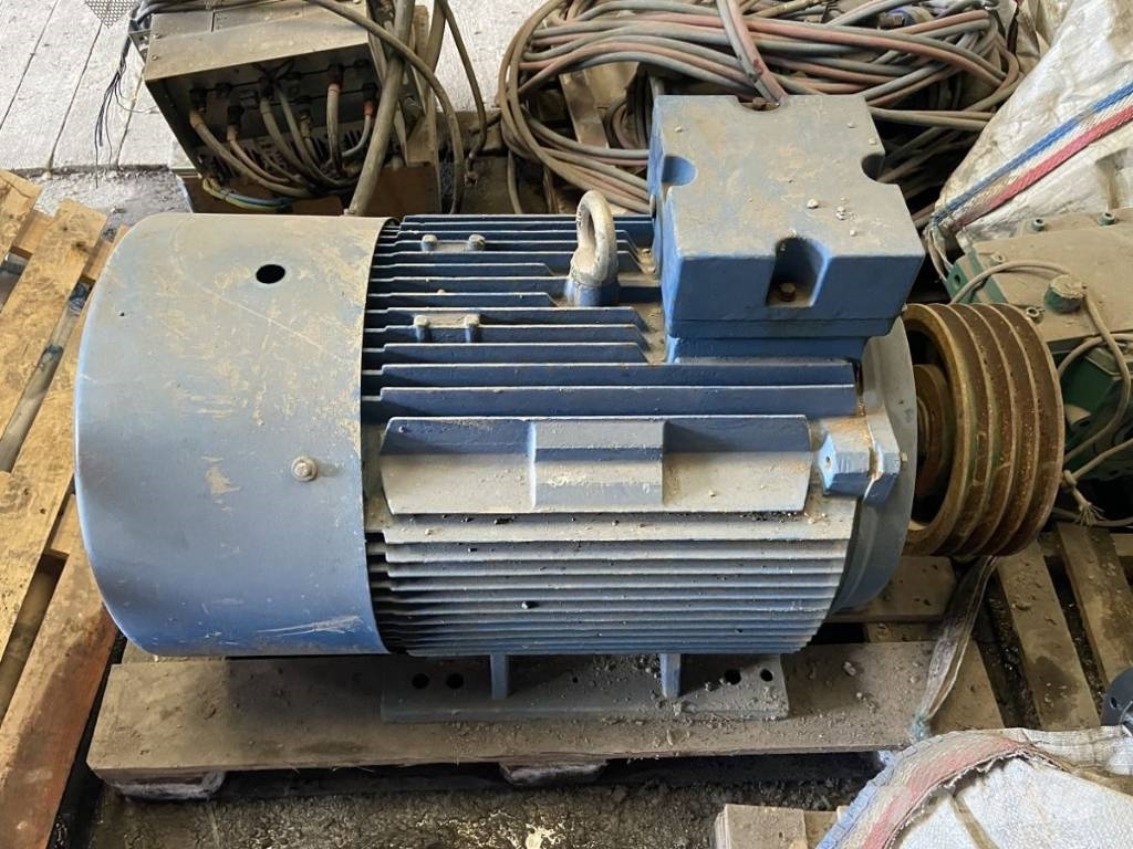 PY Broyeur percussion tertiaire 500x300 mm Slijpmachines / Frezen