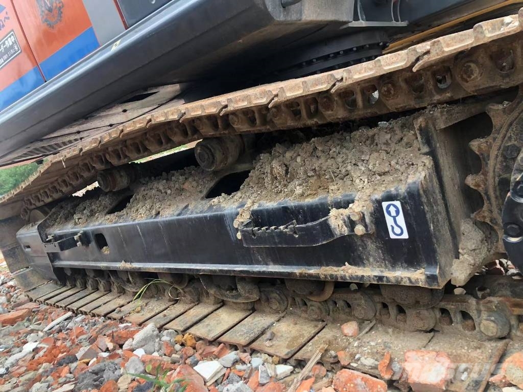 Hitachi ZX 210 حفارات زحافة