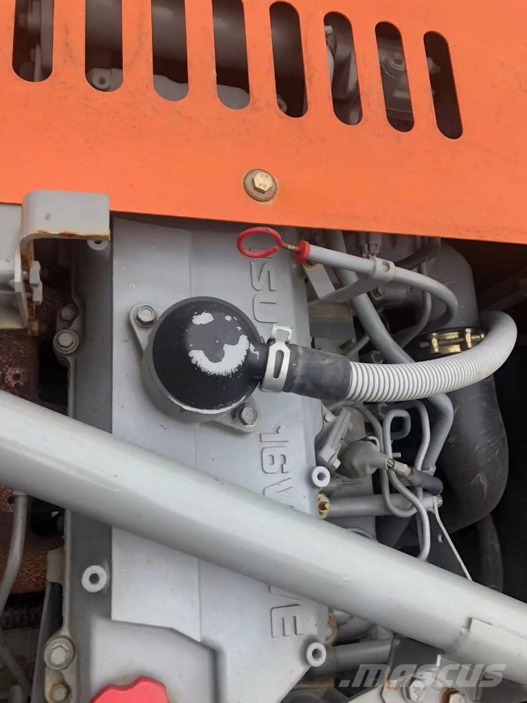 Hitachi ZX 210 حفارات زحافة