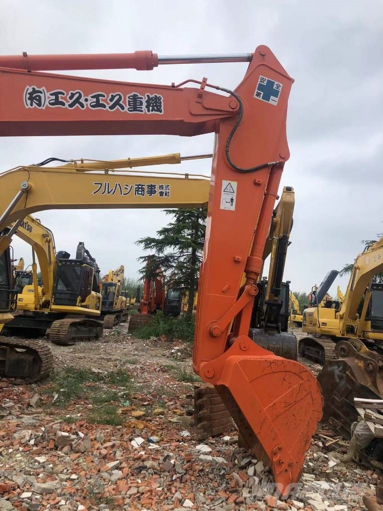 Hitachi ZX 210 حفارات زحافة