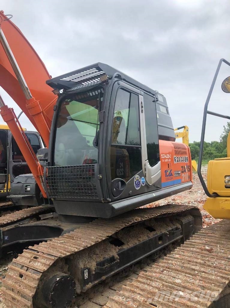 Hitachi ZX 210 حفارات زحافة