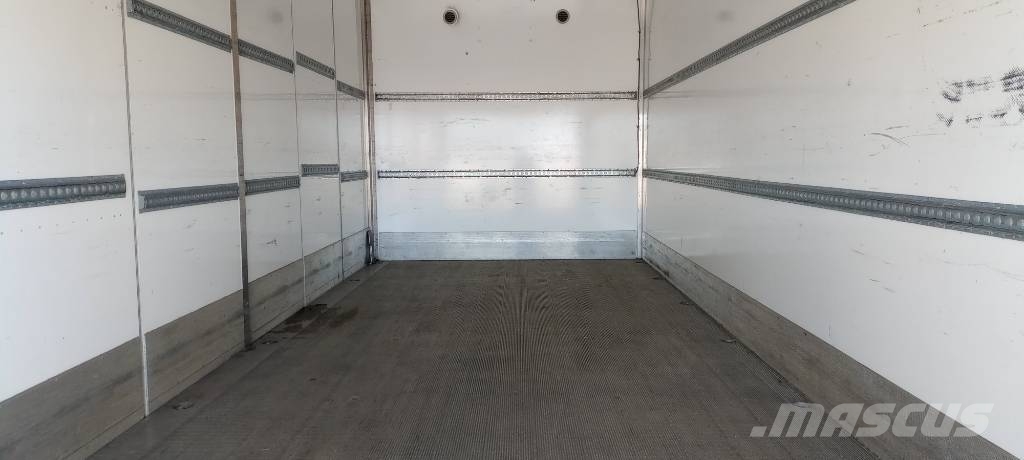 Mercedes-Benz Atego 1224 Camiones con caja de remolque