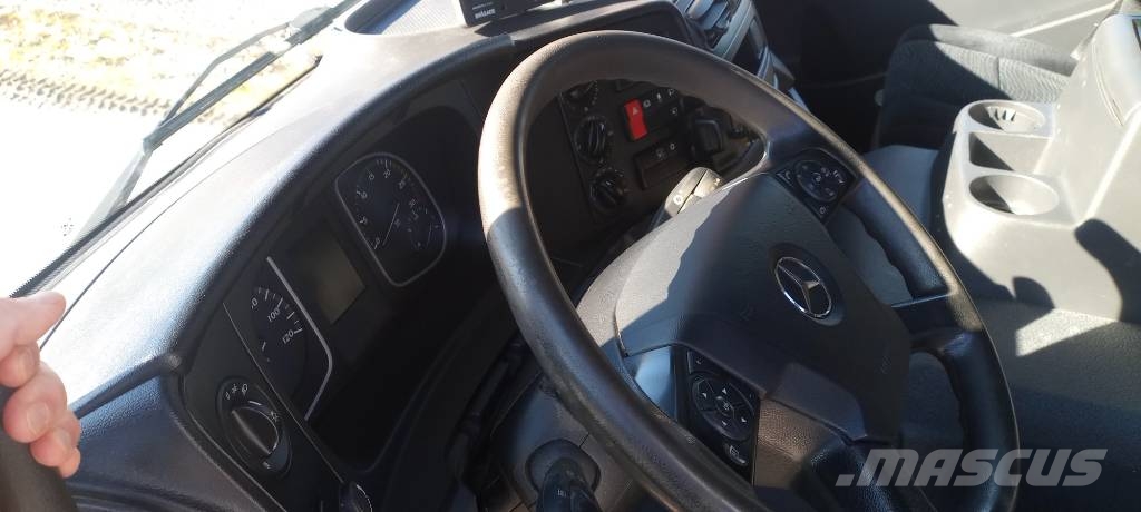 Mercedes-Benz Atego 1224 Camiones con caja de remolque
