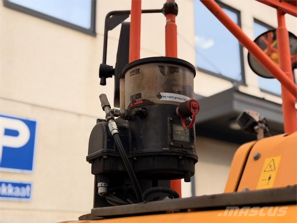 Volvo ECR235EL حفارات زحافة
