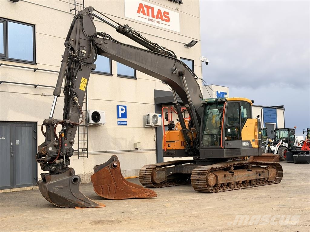 Volvo ECR235EL حفارات زحافة