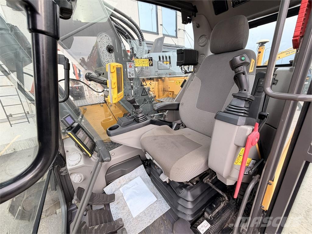 Volvo ECR235EL حفارات زحافة