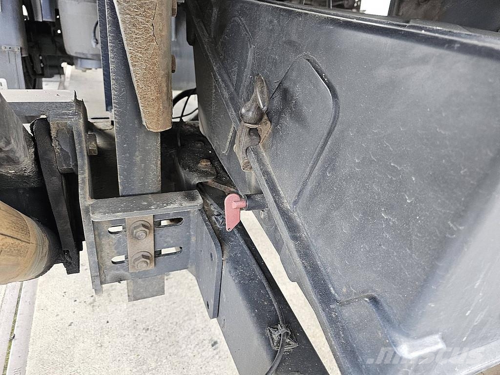  weka 2 AXLE CLOSED BOX STEER AXLE 3T LIFT Noslēgtās piekabes