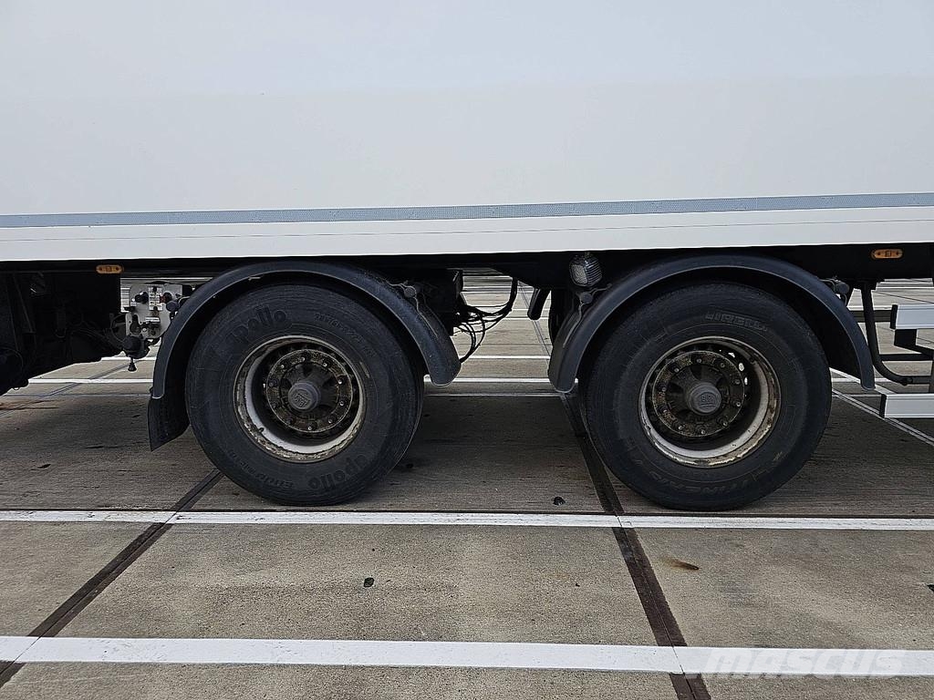  weka 2 AXLE CLOSED BOX STEER AXLE 3T LIFT Noslēgtās piekabes
