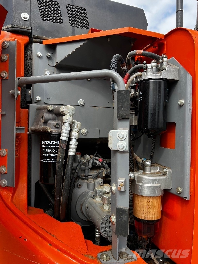 Hitachi ZX 135 US-6 Raupenbagger