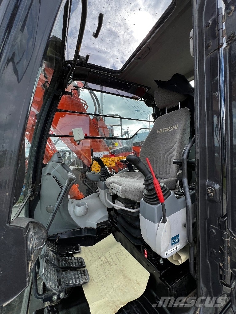 Hitachi ZX 135 US-6, 2018, Biard, France - Mascus UK