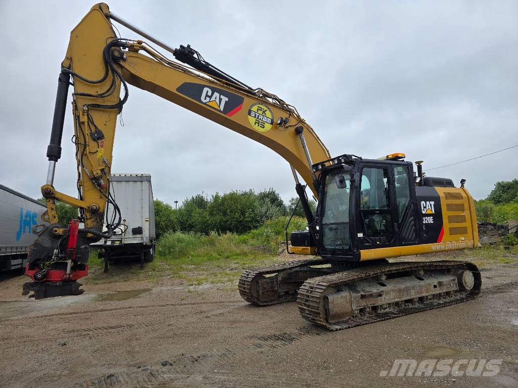 CAT 320 Roomikekskavaatorid