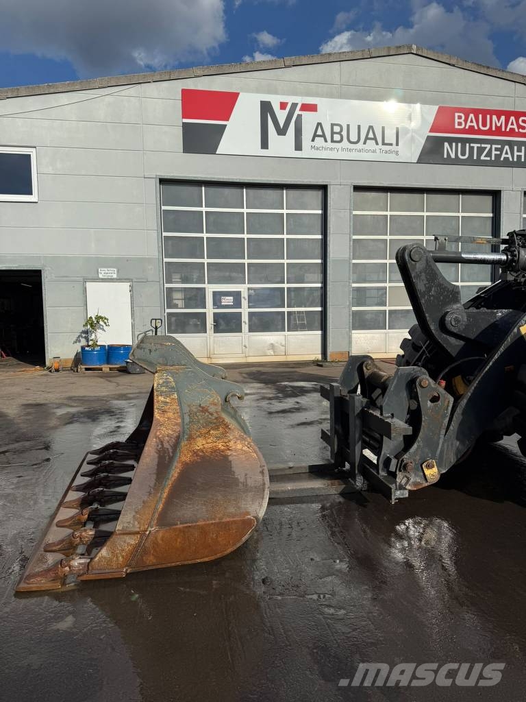 Komatsu WA 250 PZ-6 //BJ. 2010 /3900H/ZSA/SW/GABEL Pale gommate