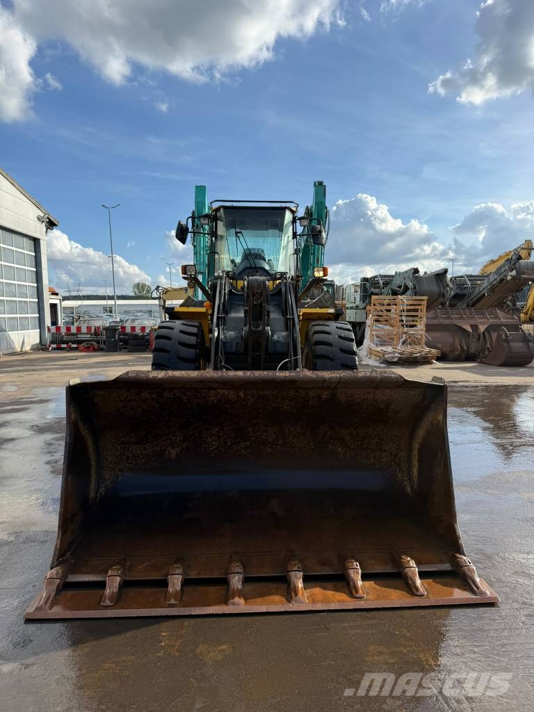 Komatsu WA 250 PZ-6 //BJ. 2010 /3900H/ZSA/SW/GABEL Pale gommate