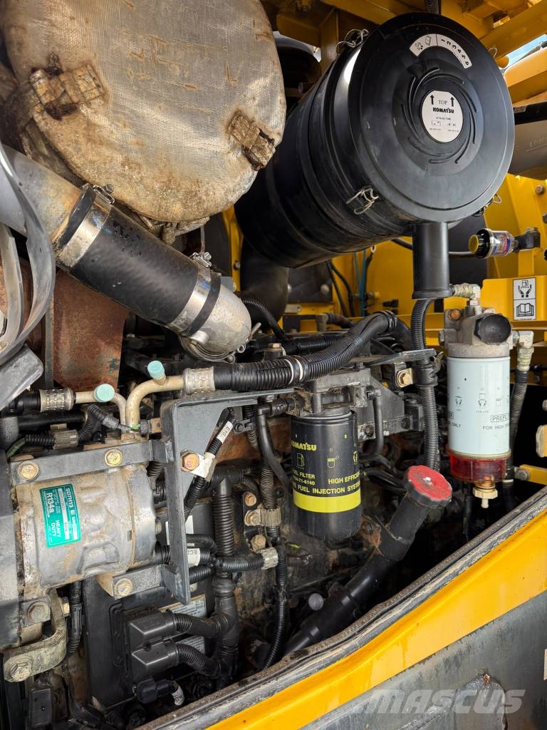 Komatsu WA 250 PZ-6 //BJ. 2010 /3900H/ZSA/SW/GABEL Pale gommate