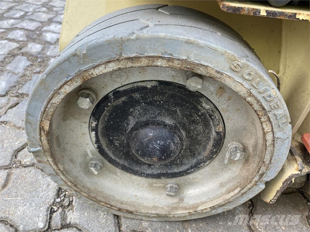 JLG 1230ES Podnośniki masztowe