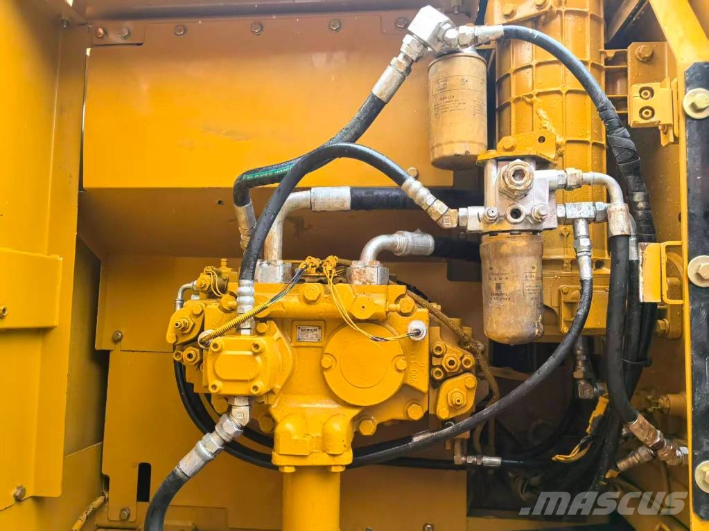 CAT 320D2 履带挖掘机