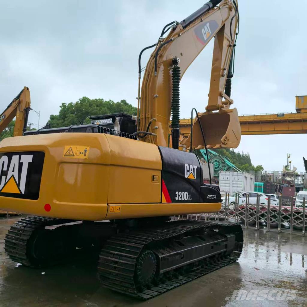 CAT 320D2 履带挖掘机
