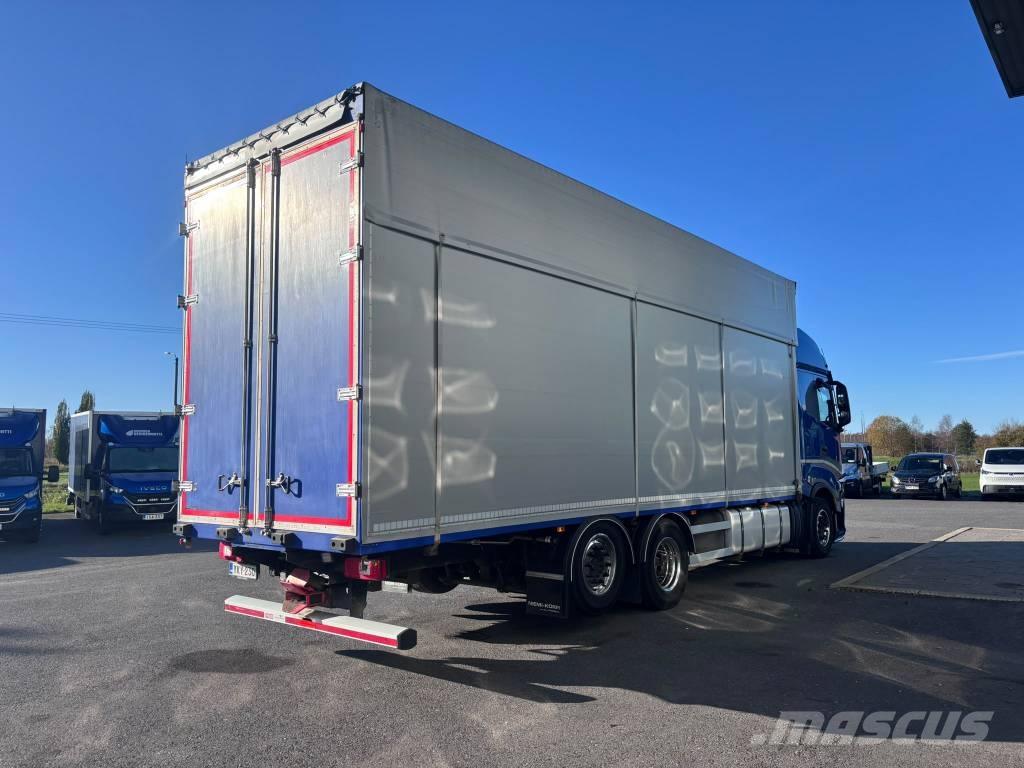 Iveco SWay As260S57 Tovornjaki s ponjavo