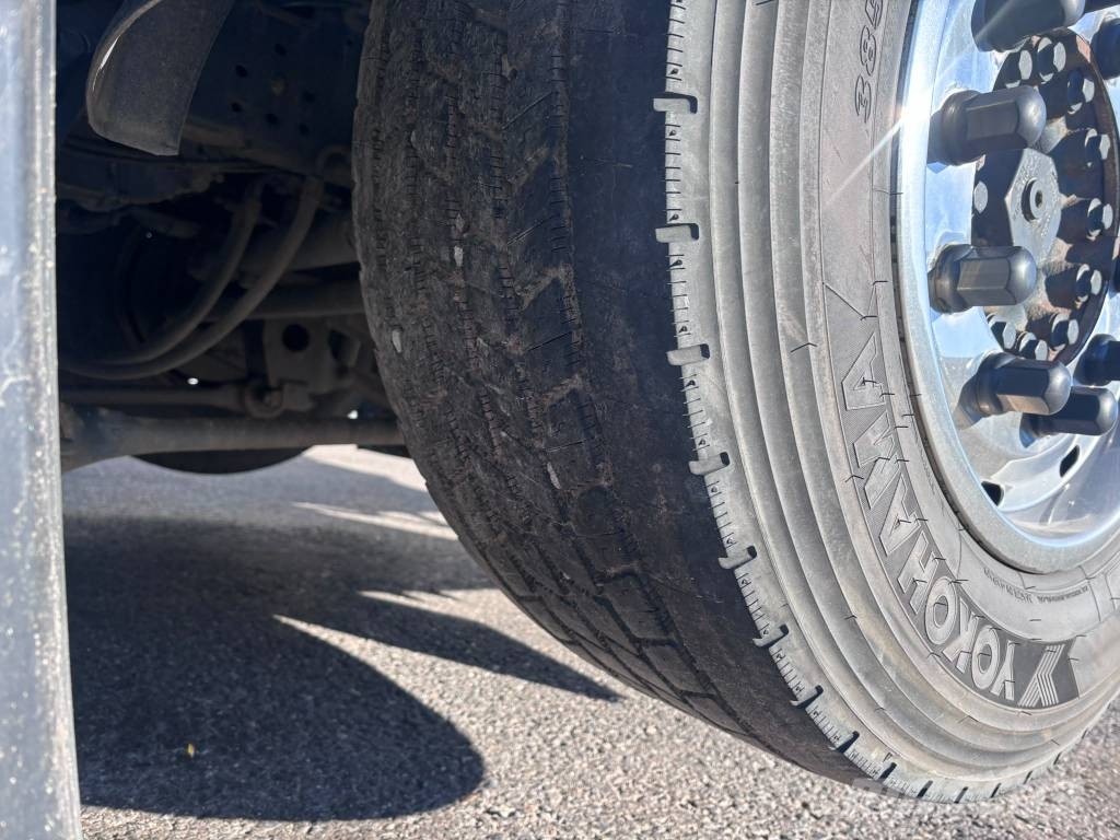 Iveco SWay As260S57 Tovornjaki s ponjavo