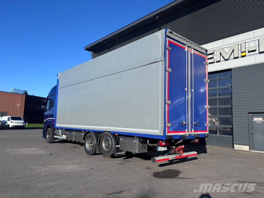 Iveco SWay As260S57 Tovornjaki s ponjavo