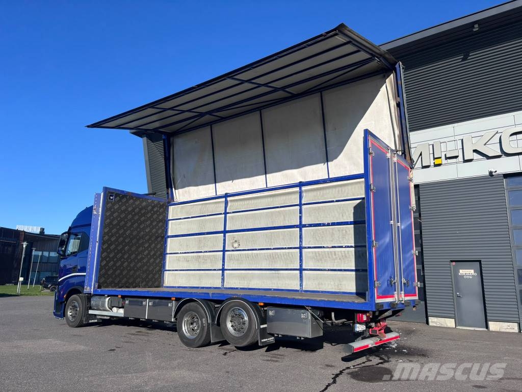 Iveco SWay As260S57 Tovornjaki s ponjavo