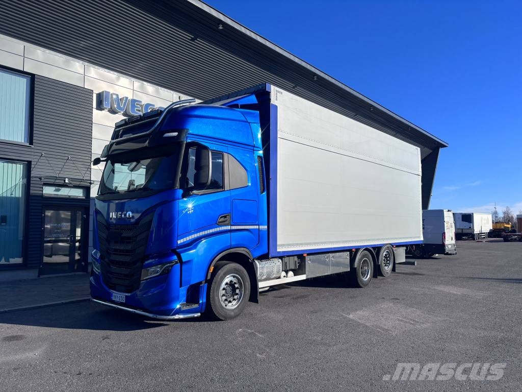 Iveco SWay As260S57 Tovornjaki s ponjavo
