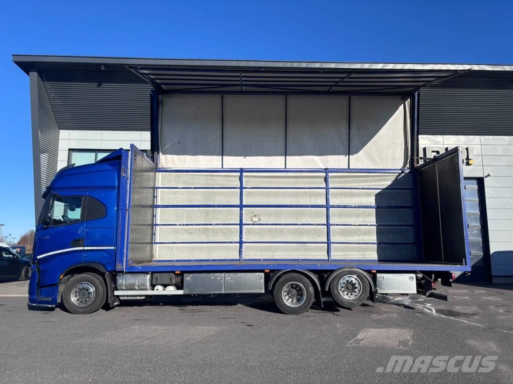 Iveco SWay As260S57 Tovornjaki s ponjavo