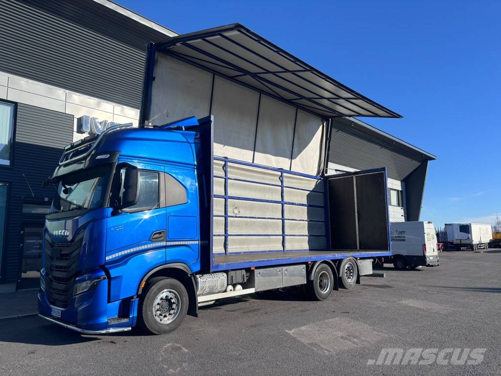 Iveco SWay As260S57 Tovornjaki s ponjavo