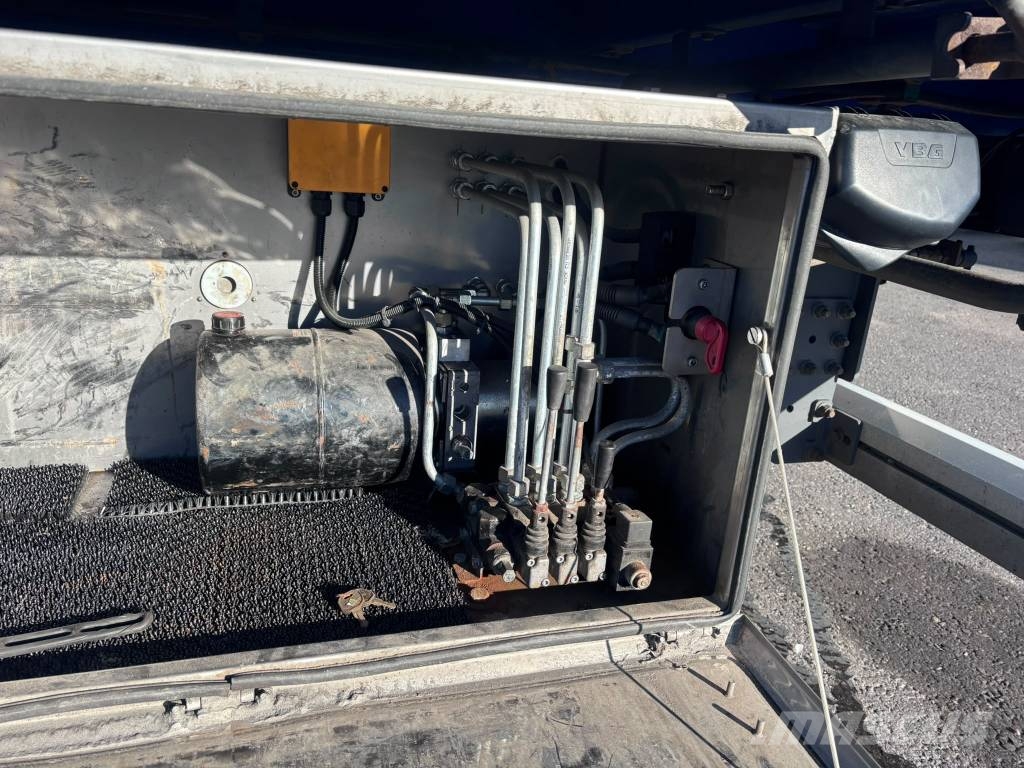 Iveco SWay As260S57 Tovornjaki s ponjavo
