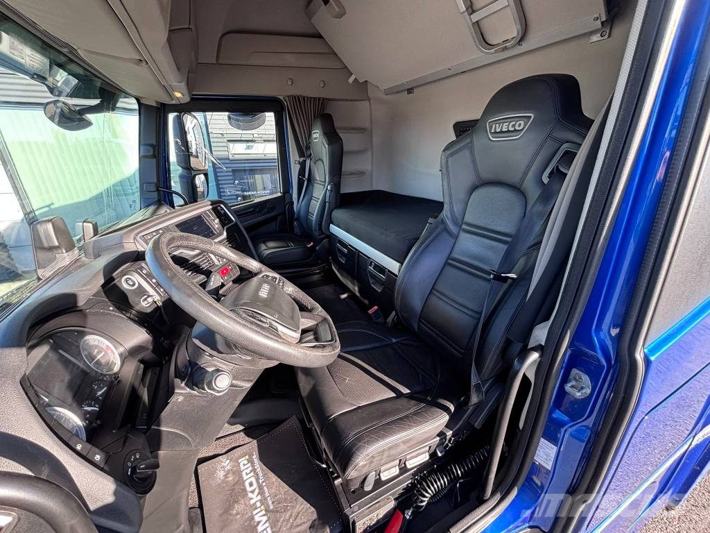 Iveco SWay As260S57 Tovornjaki s ponjavo