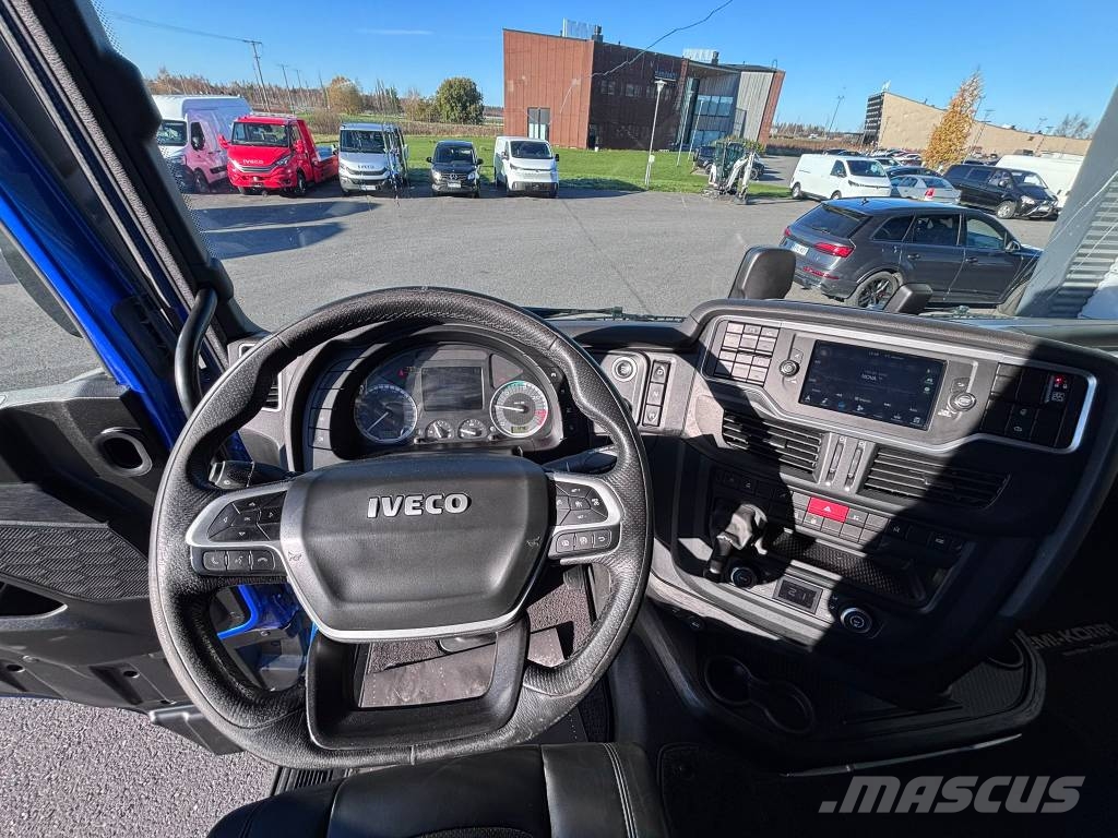 Iveco SWay As260S57 Tovornjaki s ponjavo
