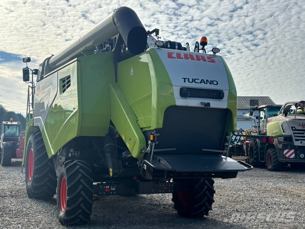 CLAAS Tucano 430 Combine harvesters