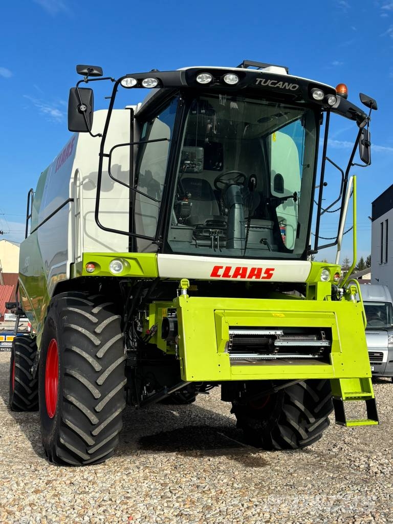 CLAAS Tucano 430 Combine harvesters
