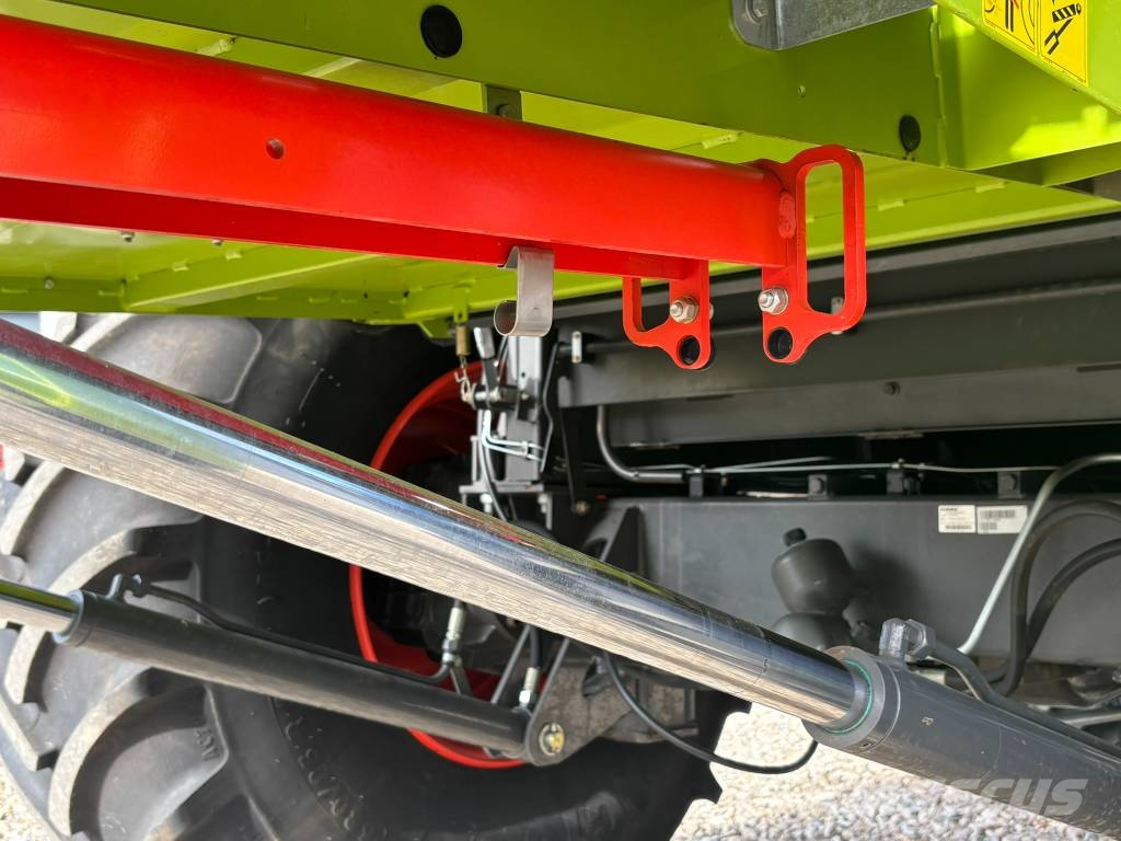 CLAAS Tucano 430 Combine harvesters