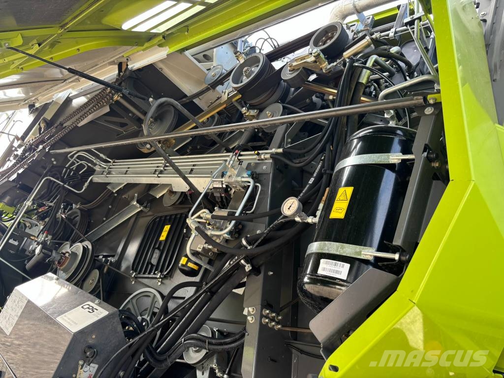 CLAAS Tucano 430 Combine harvesters