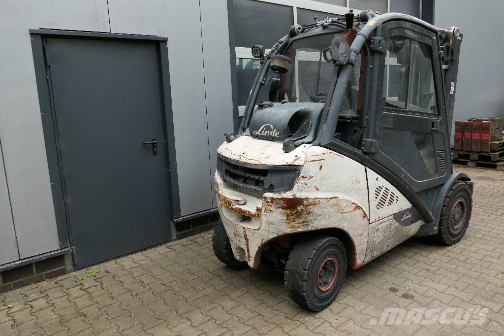 Linde H 30 T-02 Gasstapler