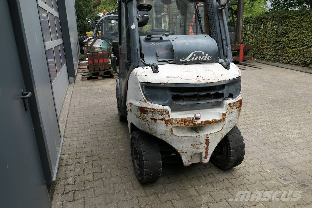 Linde H 30 T-02 Gasstapler