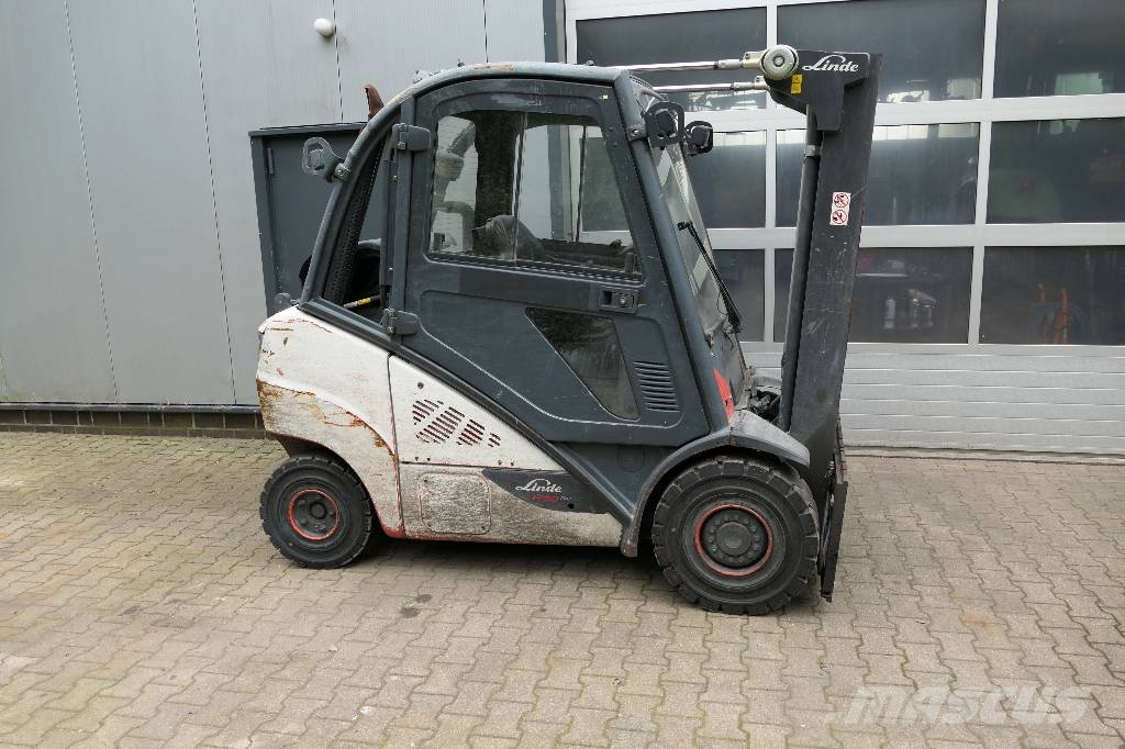 Linde H 30 T-02 Gasstapler
