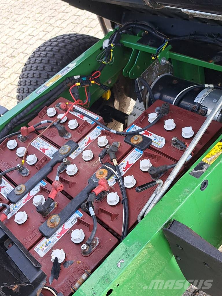 John Deere TE 4x2 Electric Visurgājēji
