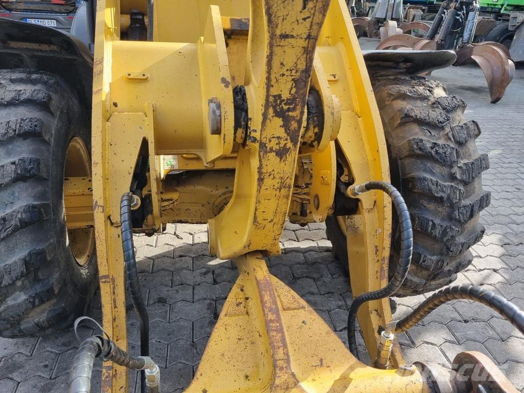 CAT 906H Kolesové nakladače