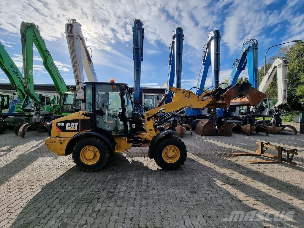 CAT 906H Kolesové nakladače