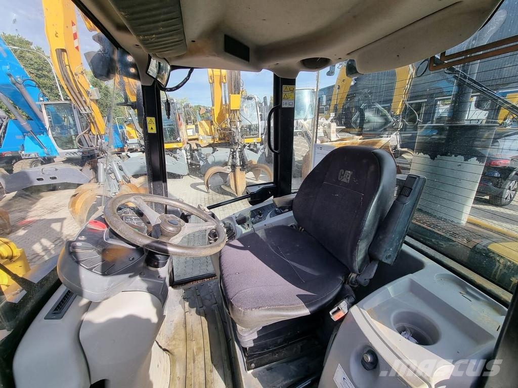 CAT 906H Kolesové nakladače