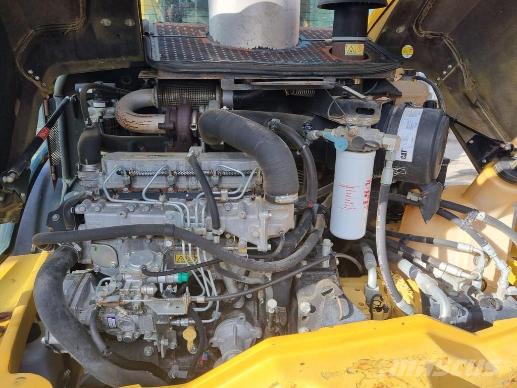 CAT 906H Kolesové nakladače