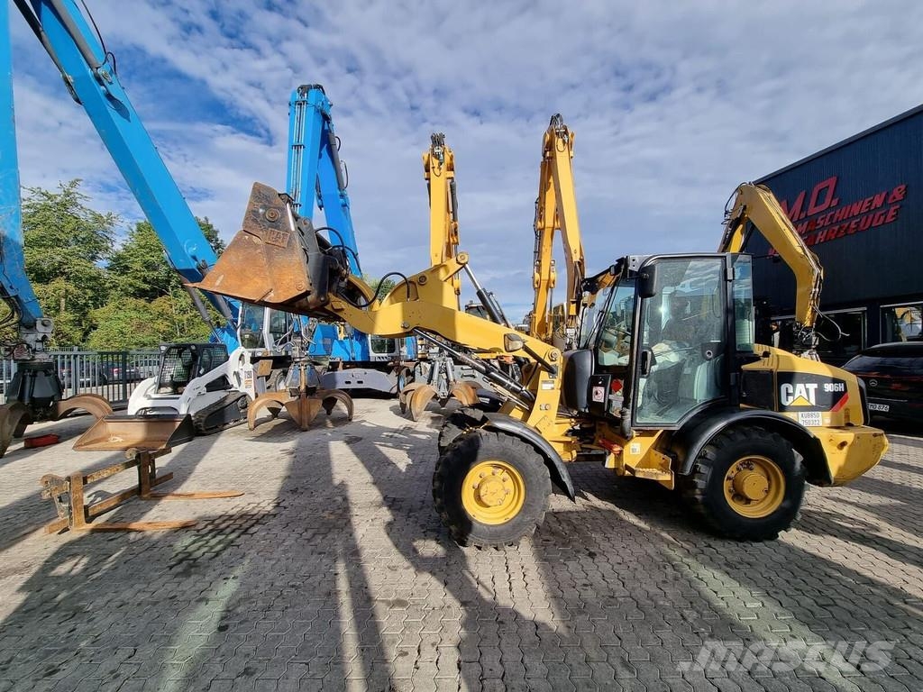 CAT 906H Kolesové nakladače
