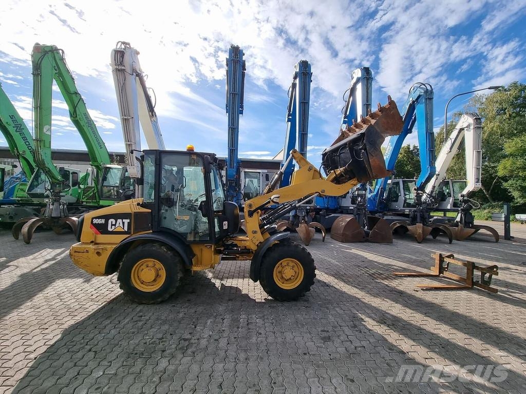 CAT 906H Kolesové nakladače